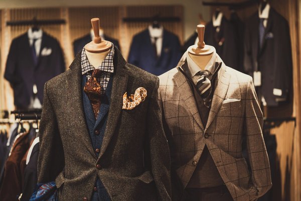 How to Choose the Right Fabric for a Summer Blazer That Breathes Yet Looks Sharp?